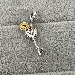 COPY - Winnie the Pooh with lock and key